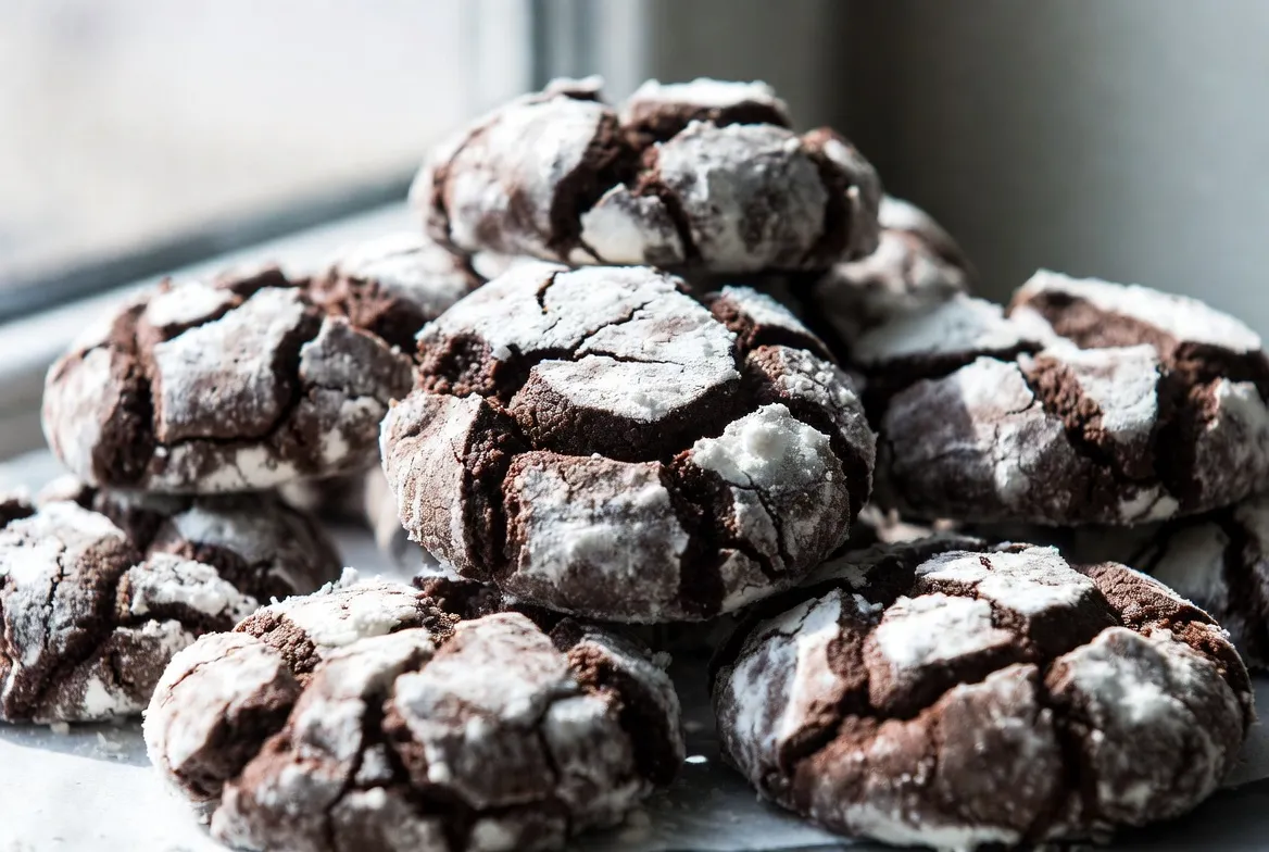 Best Chocolate Crinkle Cookies Recipe (Soft & Crackly)